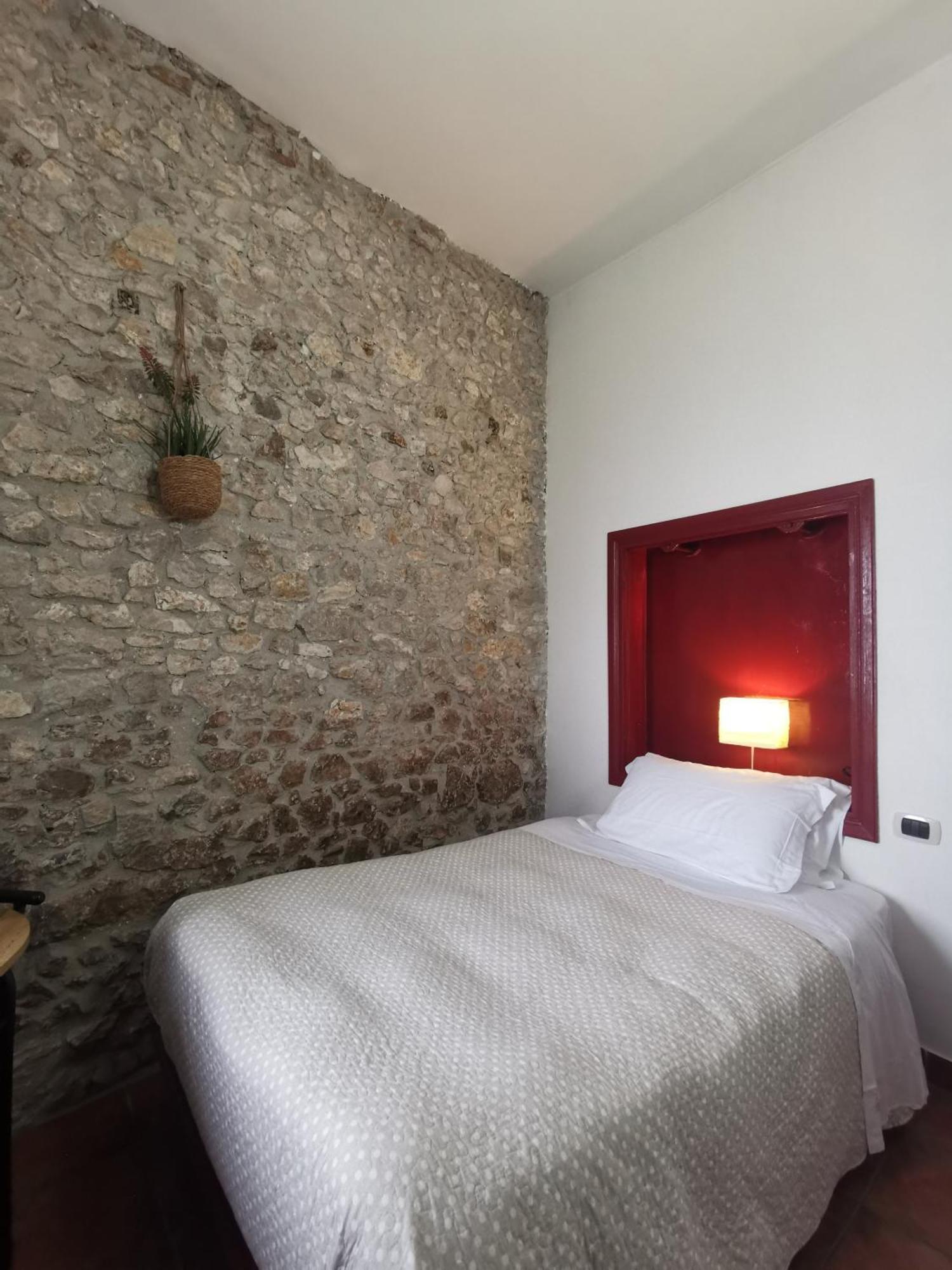 Locanda Dell'Arcangelo Рокка-Массима Номер фото